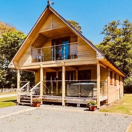 Artro Lodge Luxury 3 Bedroom, 3 Bathroom & Hot Tub スランベドル エクステリア 写真