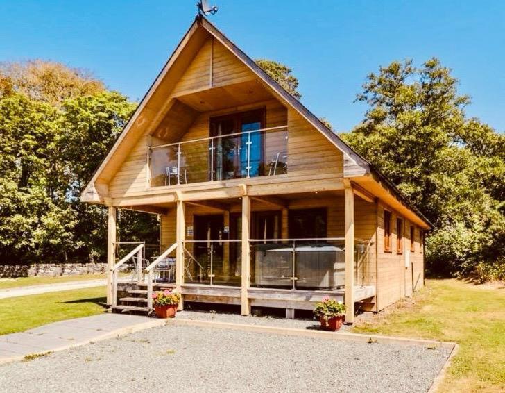 Artro Lodge Luxury 3 Bedroom, 3 Bathroom & Hot Tub スランベドル エクステリア 写真
