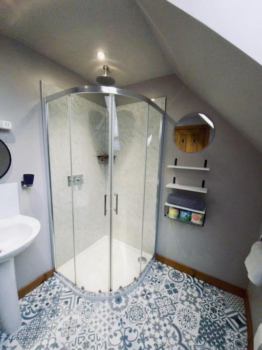 Artro Lodge Luxury 3 Bedroom, 3 Bathroom & Hot Tub スランベドル エクステリア 写真