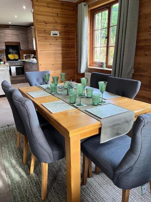 Artro Lodge Luxury 3 Bedroom, 3 Bathroom & Hot Tub スランベドル エクステリア 写真