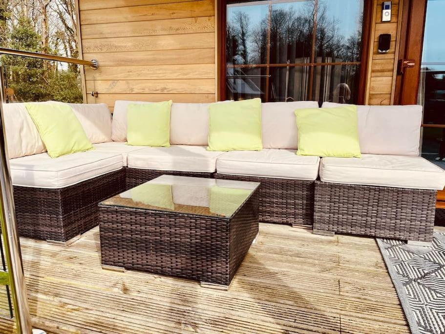 Artro Lodge Luxury 3 Bedroom, 3 Bathroom & Hot Tub スランベドル エクステリア 写真